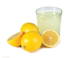 Tasse de jus de citron